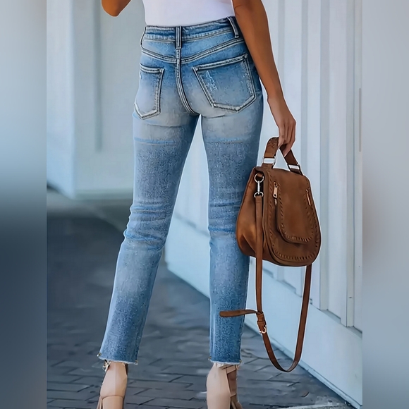 NWOT Women's Skinny Distressed Light Washed Jeans Size Small - Picture 3 of 7